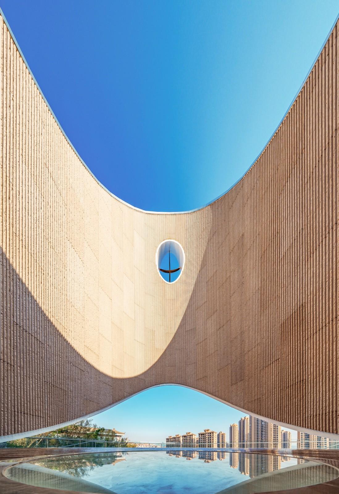 巨龙山教堂 / INUCE • Dirk U. Moench