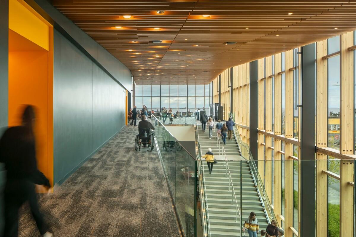 Field 艺术与活动大厅 / LMN Architects