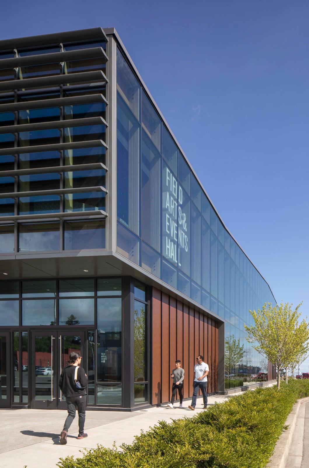 Field 艺术与活动大厅 / LMN Architects