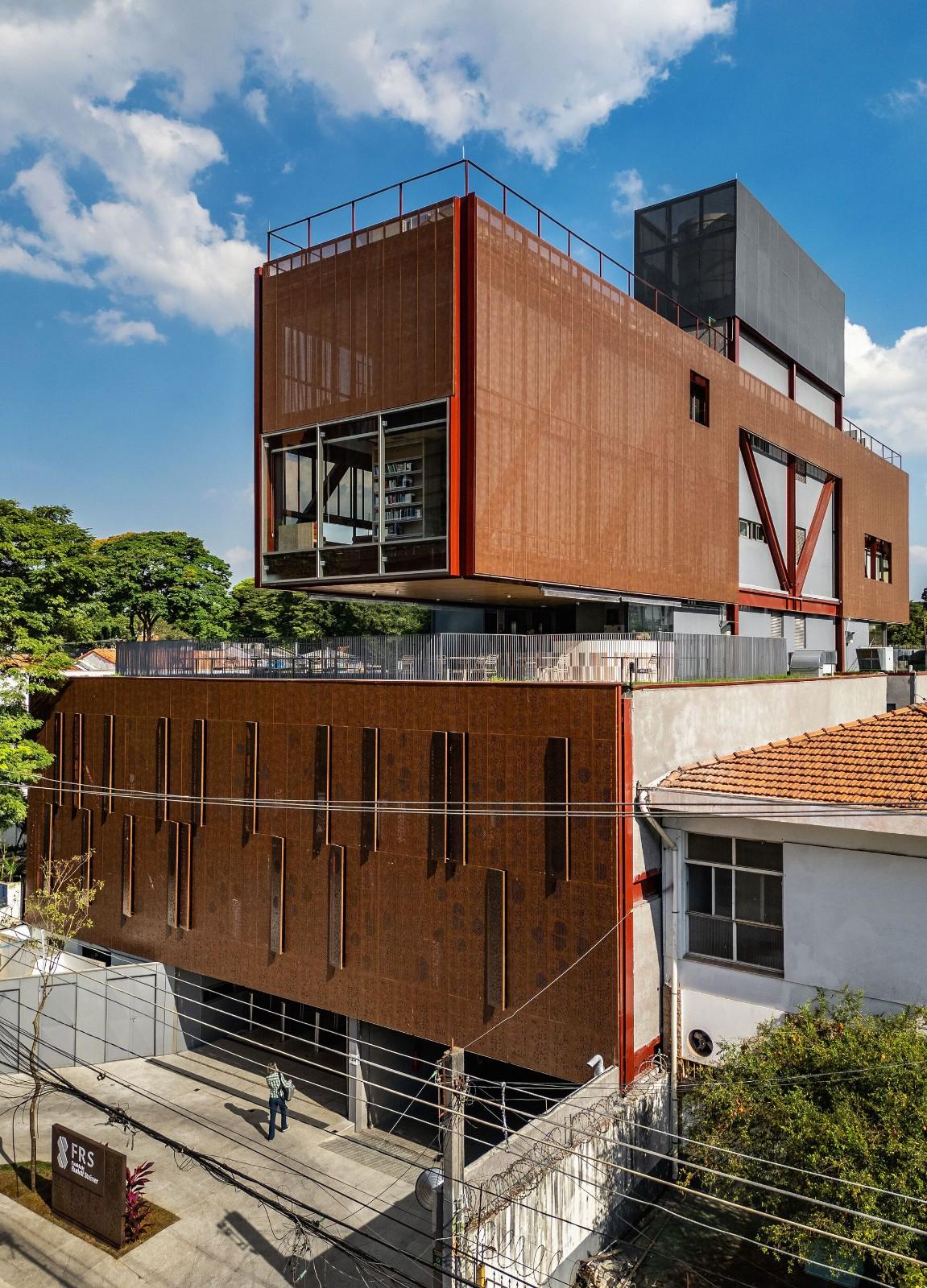 鲁道夫斯坦纳大学 / Biselli Katchborian Arquitetos