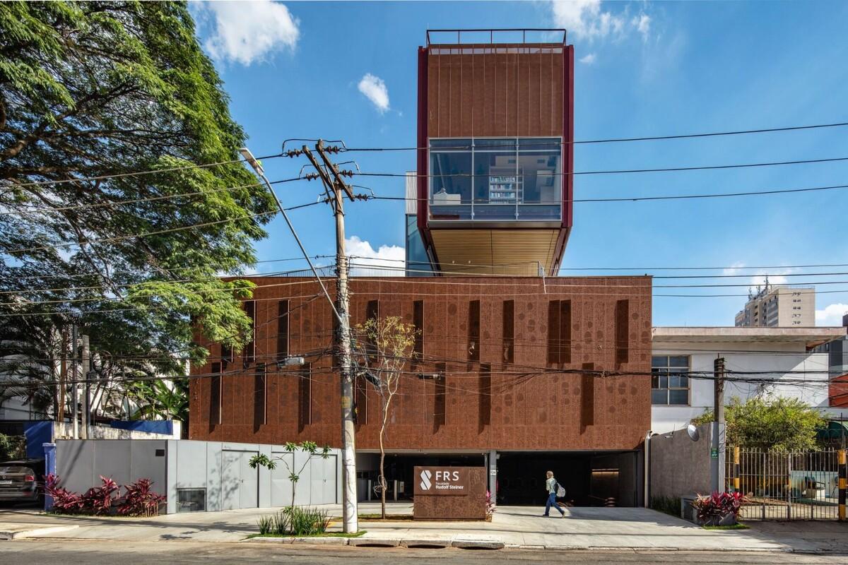 鲁道夫斯坦纳大学 / Biselli Katchborian Arquitetos