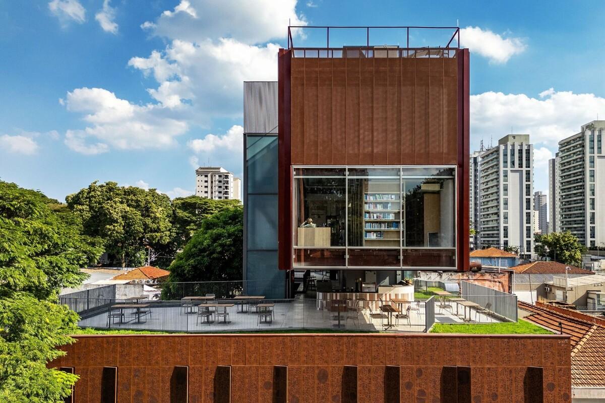 鲁道夫斯坦纳大学 / Biselli Katchborian Arquitetos