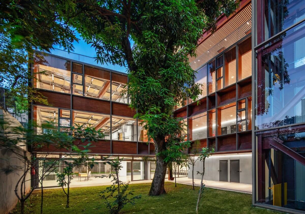 鲁道夫斯坦纳大学 / Biselli Katchborian Arquitetos