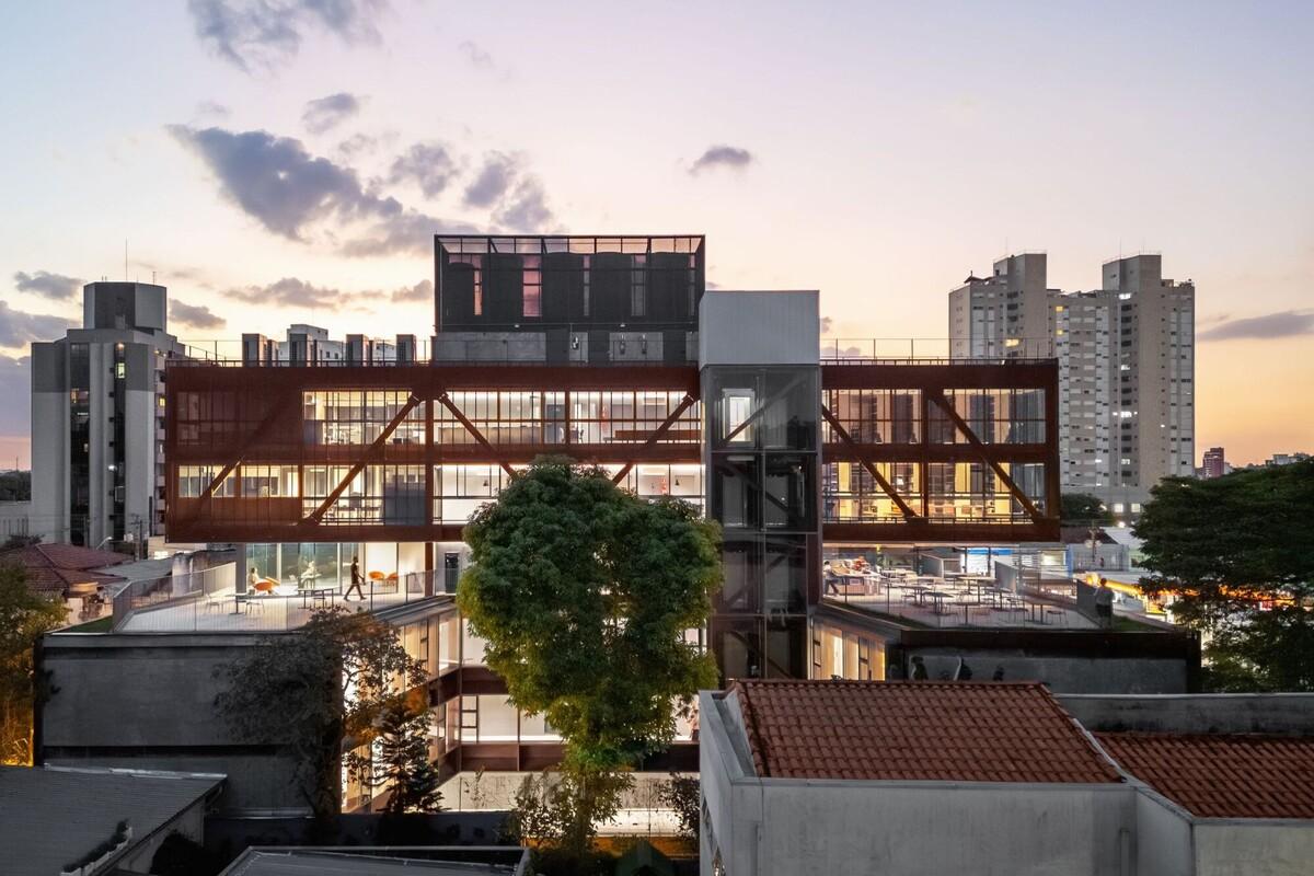 鲁道夫斯坦纳大学 / Biselli Katchborian Arquitetos
