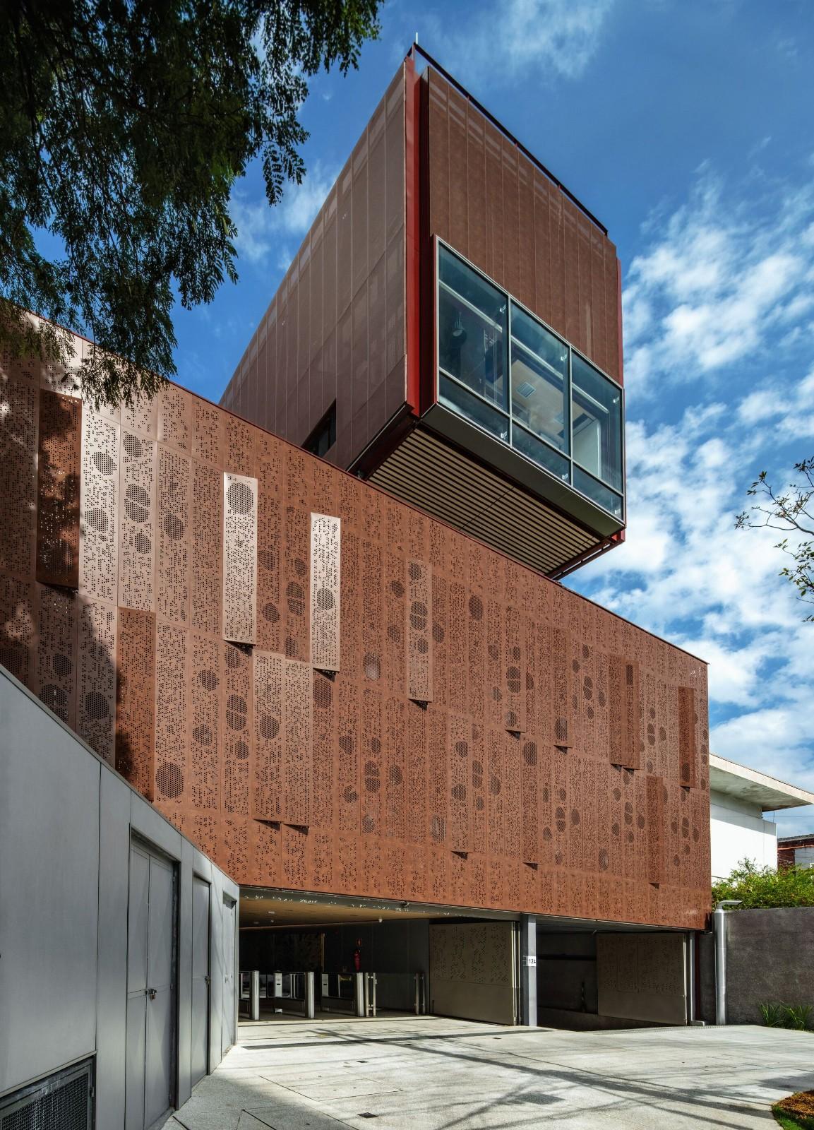 鲁道夫斯坦纳大学 / Biselli Katchborian Arquitetos