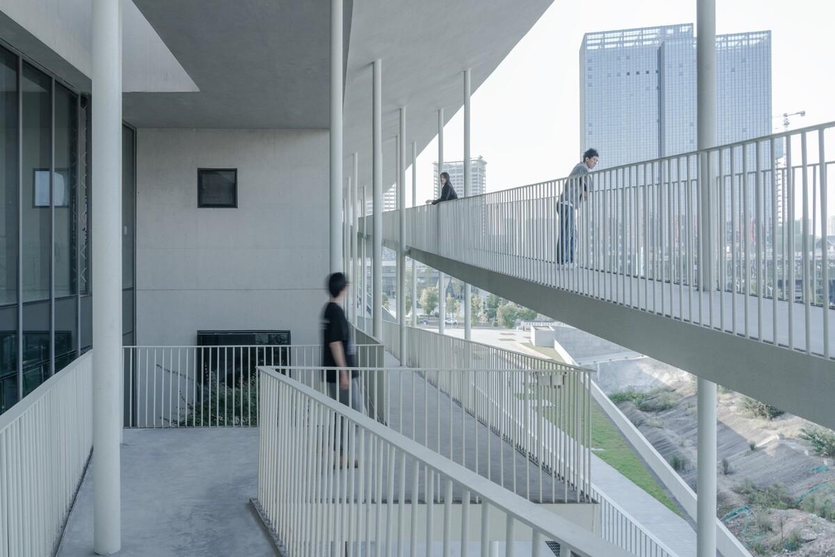 湖南广电芒果马栏山广场 / 地方工作室