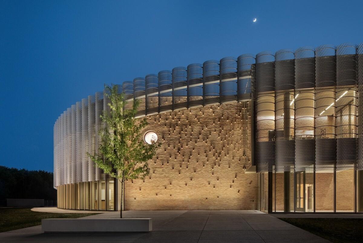 芝加哥公园区总部和体育馆 / John Ronan Architects