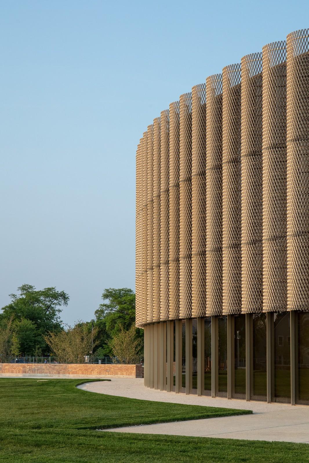 芝加哥公园区总部和体育馆 / John Ronan Architects