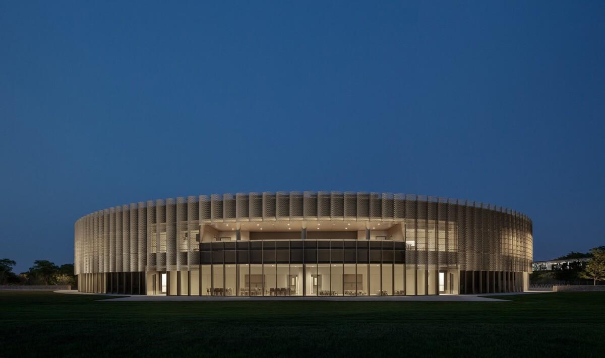 芝加哥公园区总部和体育馆 / John Ronan Architects