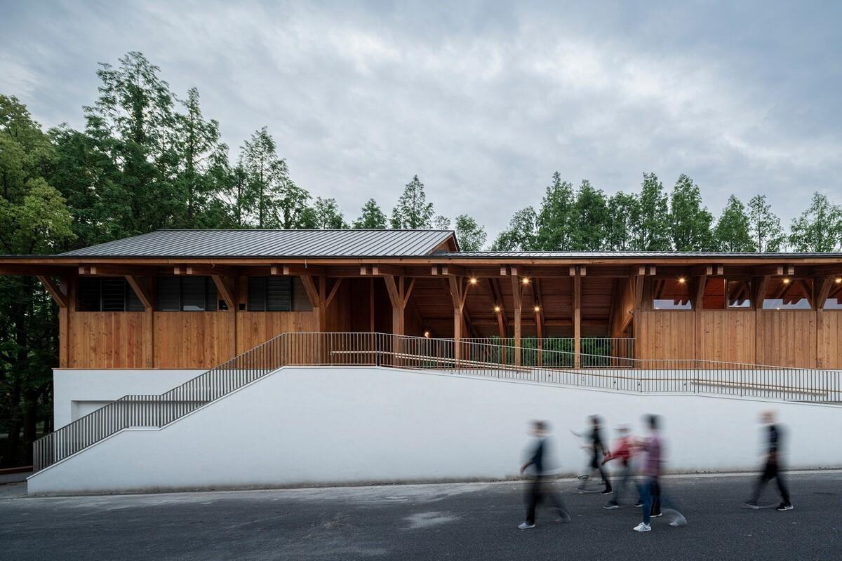上海长宁环城生态公园带市民服务驿站 / 致正建筑工作室 + 冶是建筑