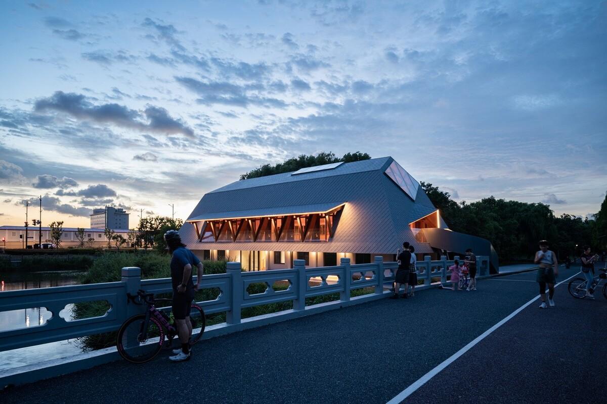 上海长宁环城生态公园带市民服务驿站 / 致正建筑工作室 + 冶是建筑