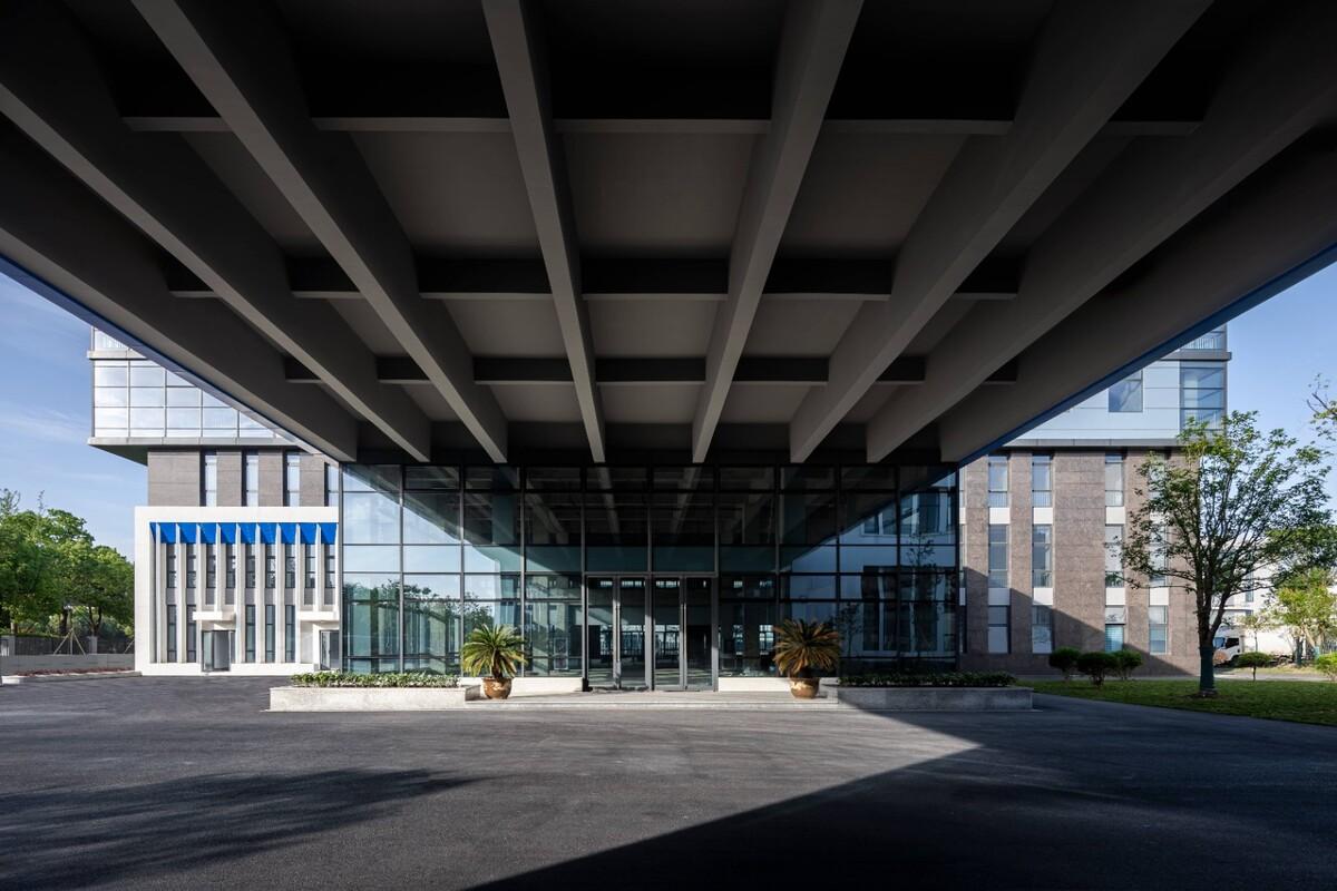 美术馆语境下的温情工厂/ 田字格建筑事务所