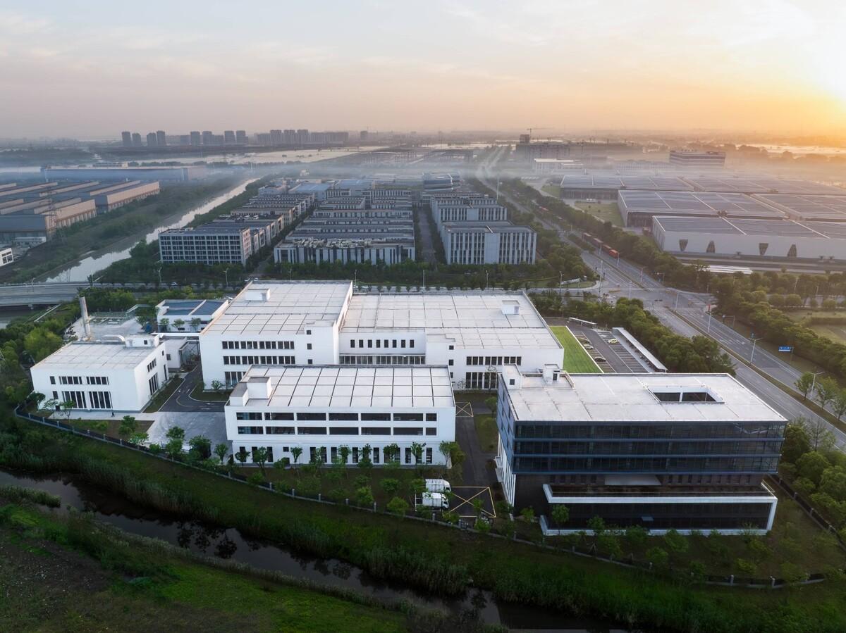 美术馆语境下的温情工厂/ 田字格建筑事务所
