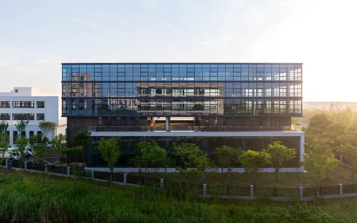 美术馆语境下的温情工厂/ 田字格建筑事务所