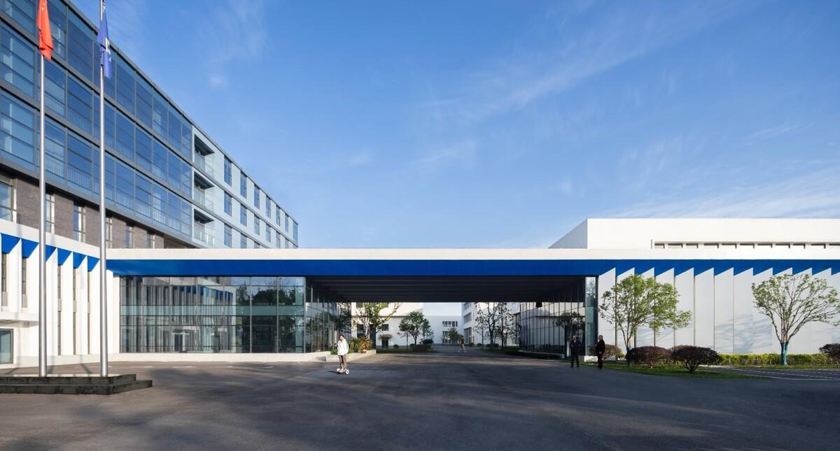 美术馆语境下的温情工厂/ 田字格建筑事务所