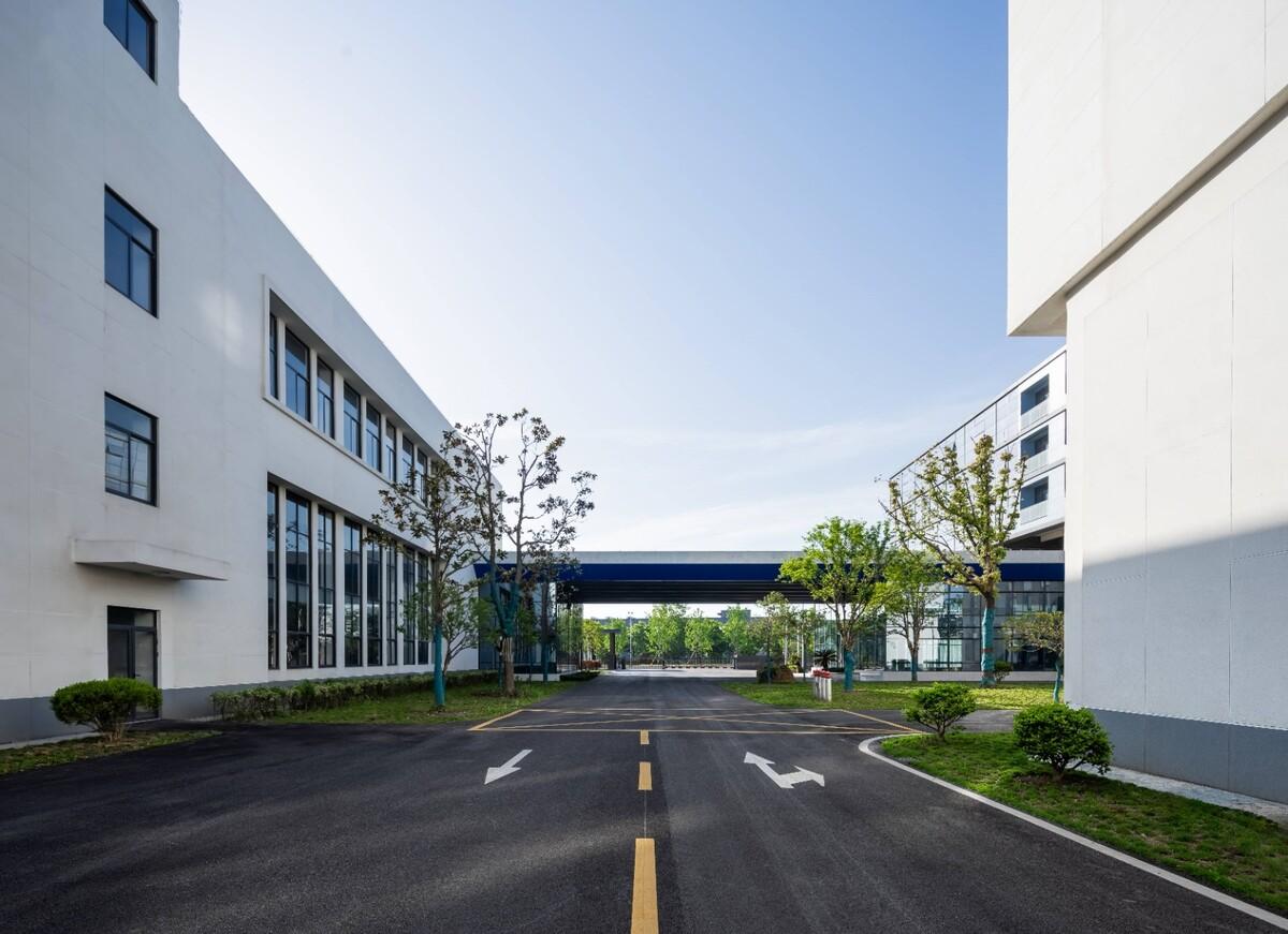 美术馆语境下的温情工厂/ 田字格建筑事务所