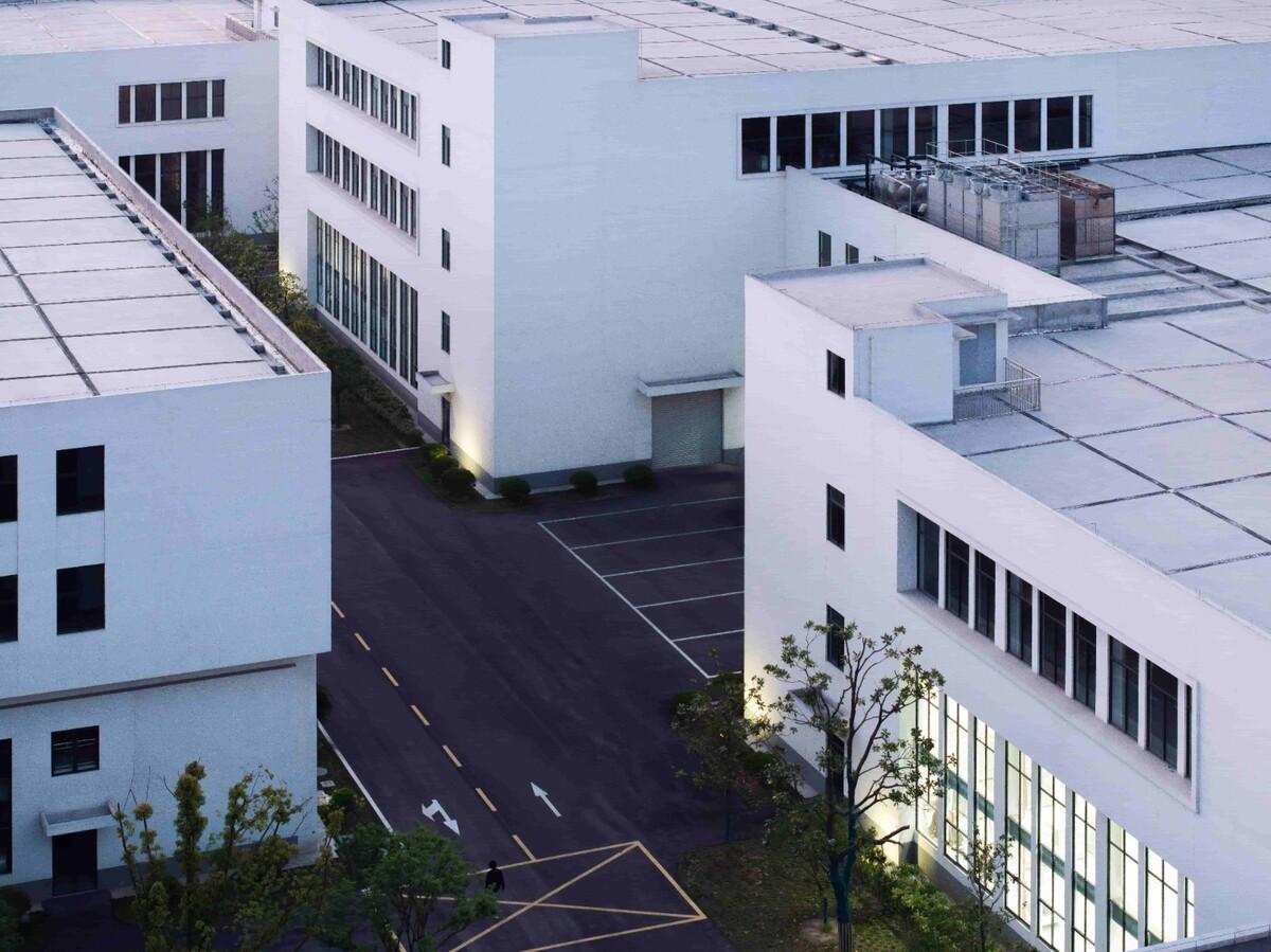 美术馆语境下的温情工厂/ 田字格建筑事务所