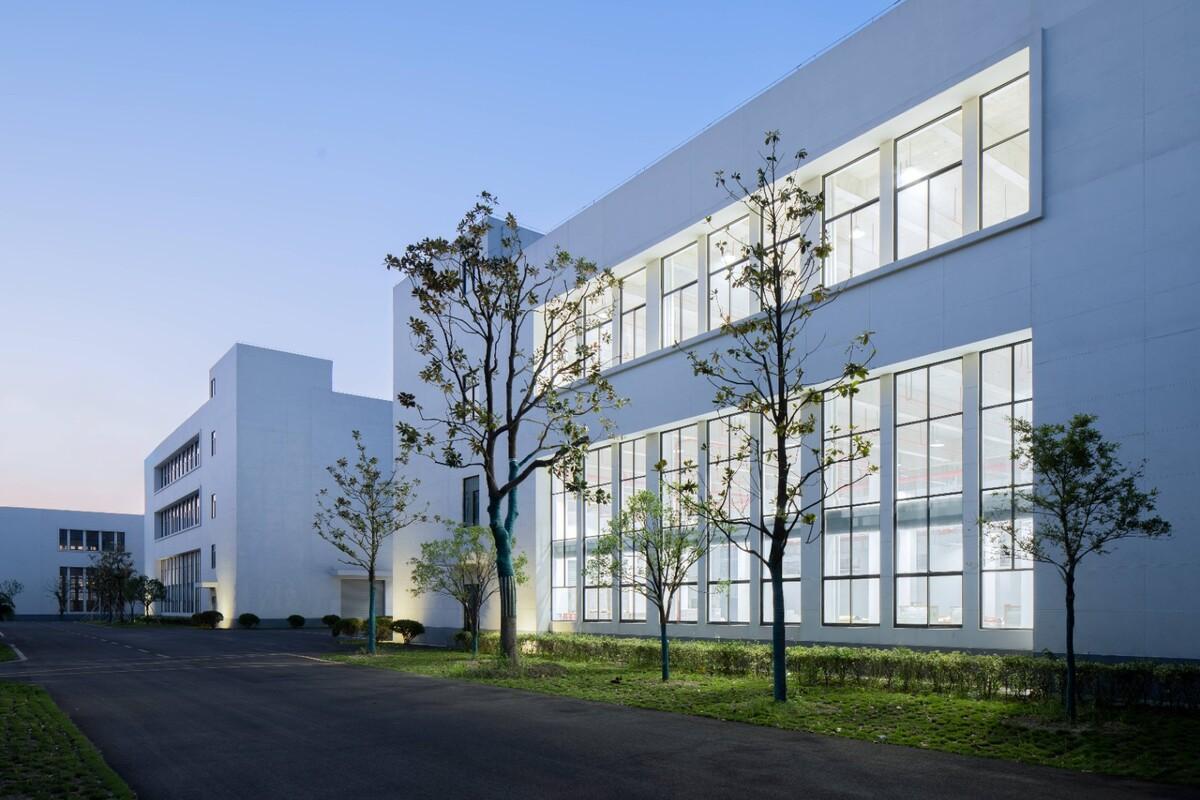 美术馆语境下的温情工厂/ 田字格建筑事务所