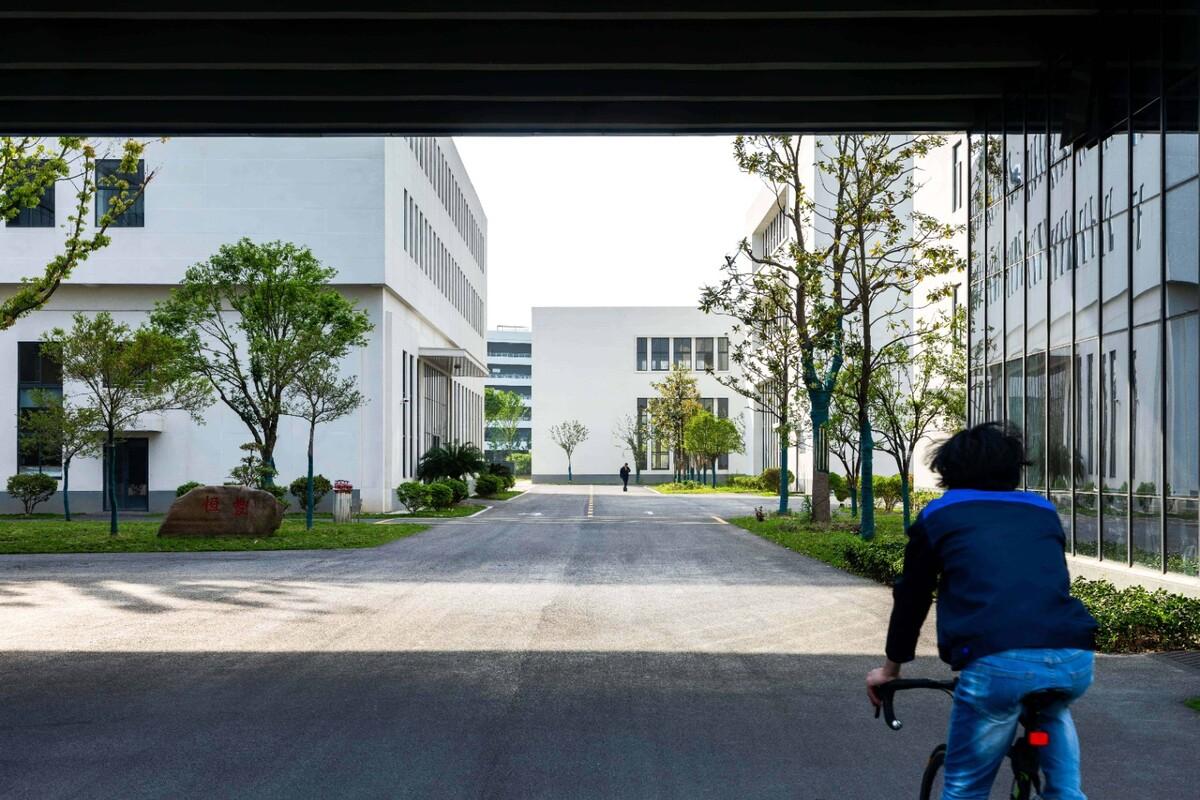 美术馆语境下的温情工厂/ 田字格建筑事务所