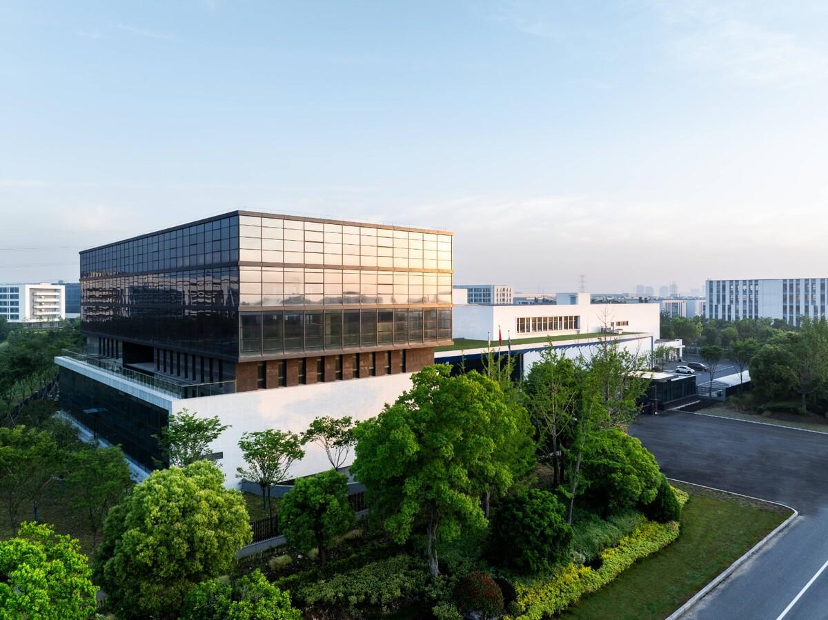 美术馆语境下的温情工厂/ 田字格建筑事务所