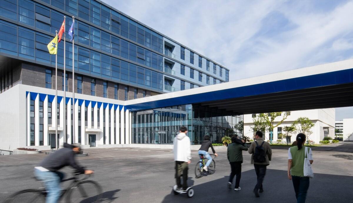 美术馆语境下的温情工厂/ 田字格建筑事务所