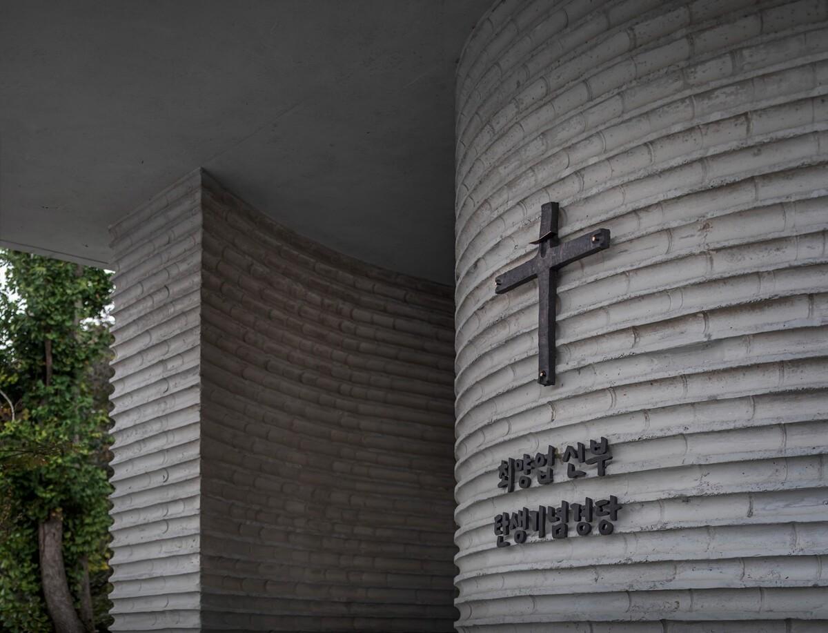 Thomas Choi 诞生纪念礼拜堂 / Woo-projects Architects