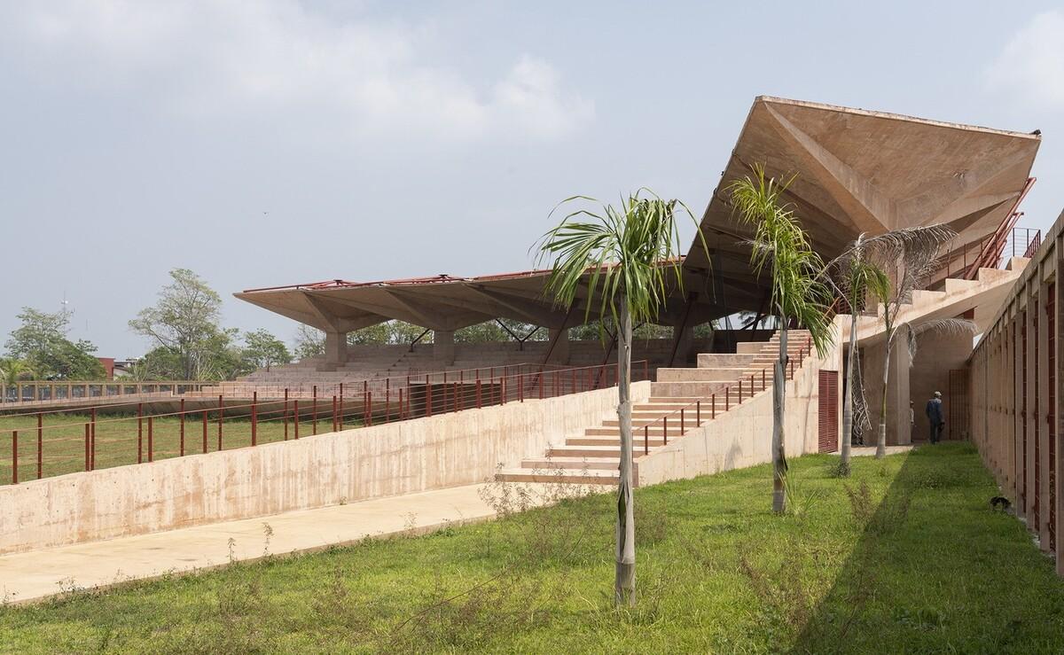 Manuel Vargas Iziquierdo 棒球场与体育中心 / Bernardo Quinzaños + CCA Centro de Colaboración Arquitectónica