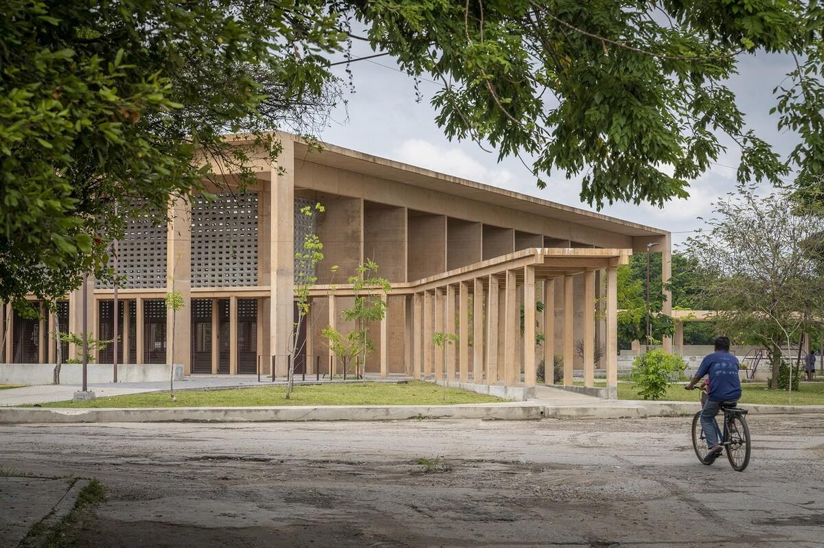 Manuel Vargas Iziquierdo 棒球场与体育中心 / Bernardo Quinzaños + CCA Centro de Colaboración Arquitectónica