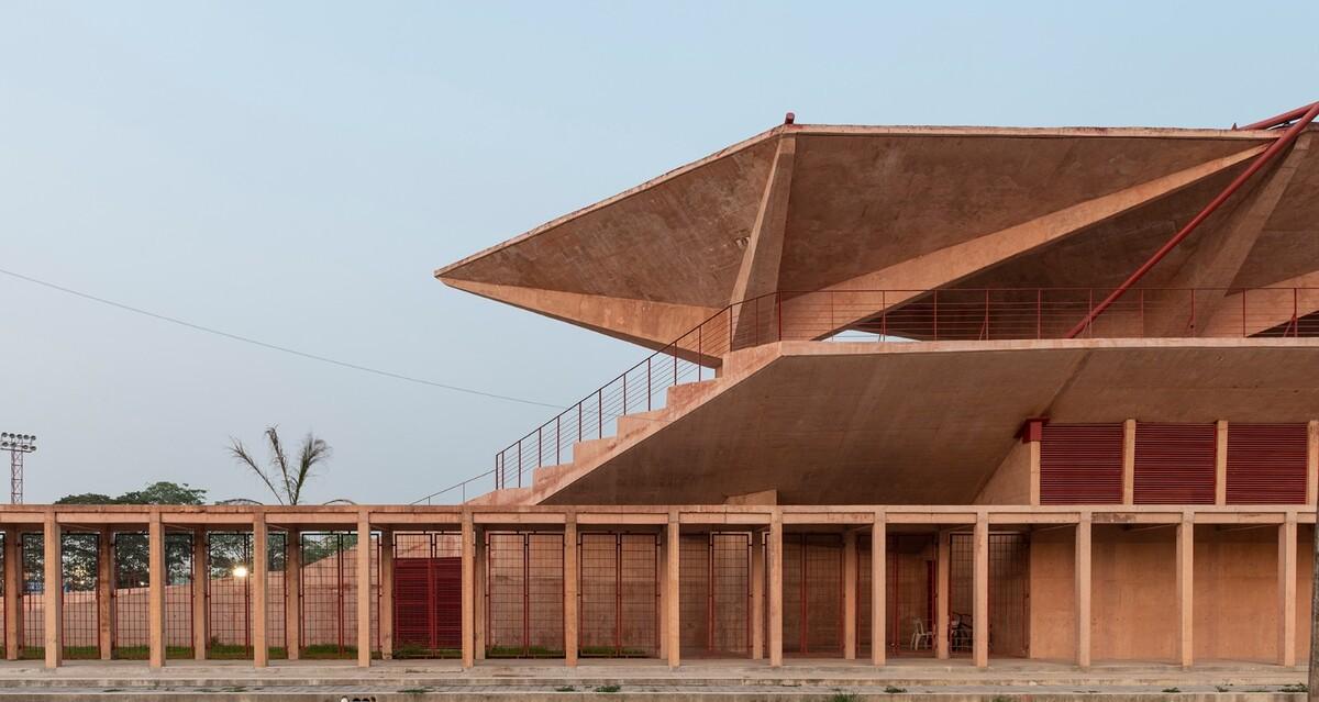 Manuel Vargas Iziquierdo 棒球场与体育中心 / Bernardo Quinzaños + CCA Centro de Colaboración Arquitectónica