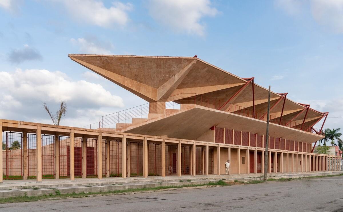 Manuel Vargas Iziquierdo 棒球场与体育中心 / Bernardo Quinzaños + CCA Centro de Colaboración Arquitectónica