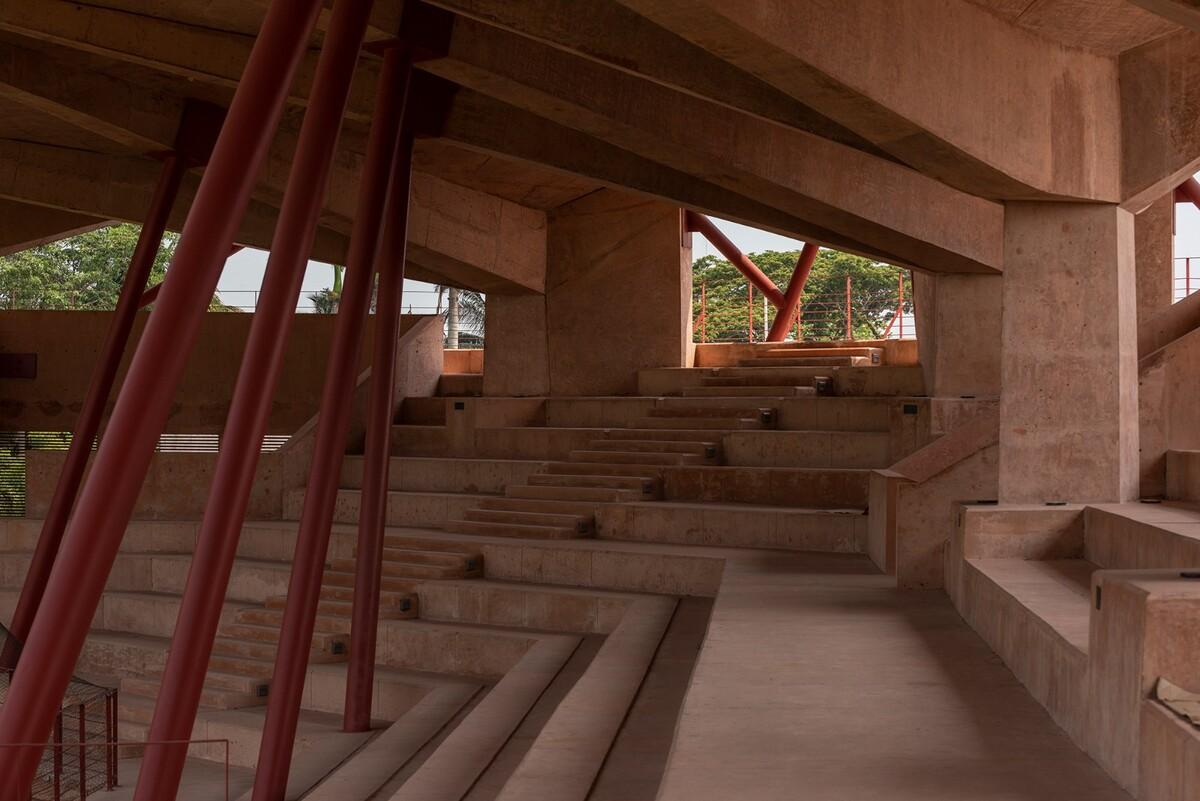 Manuel Vargas Iziquierdo 棒球场与体育中心 / Bernardo Quinzaños + CCA Centro de Colaboración Arquitectónica