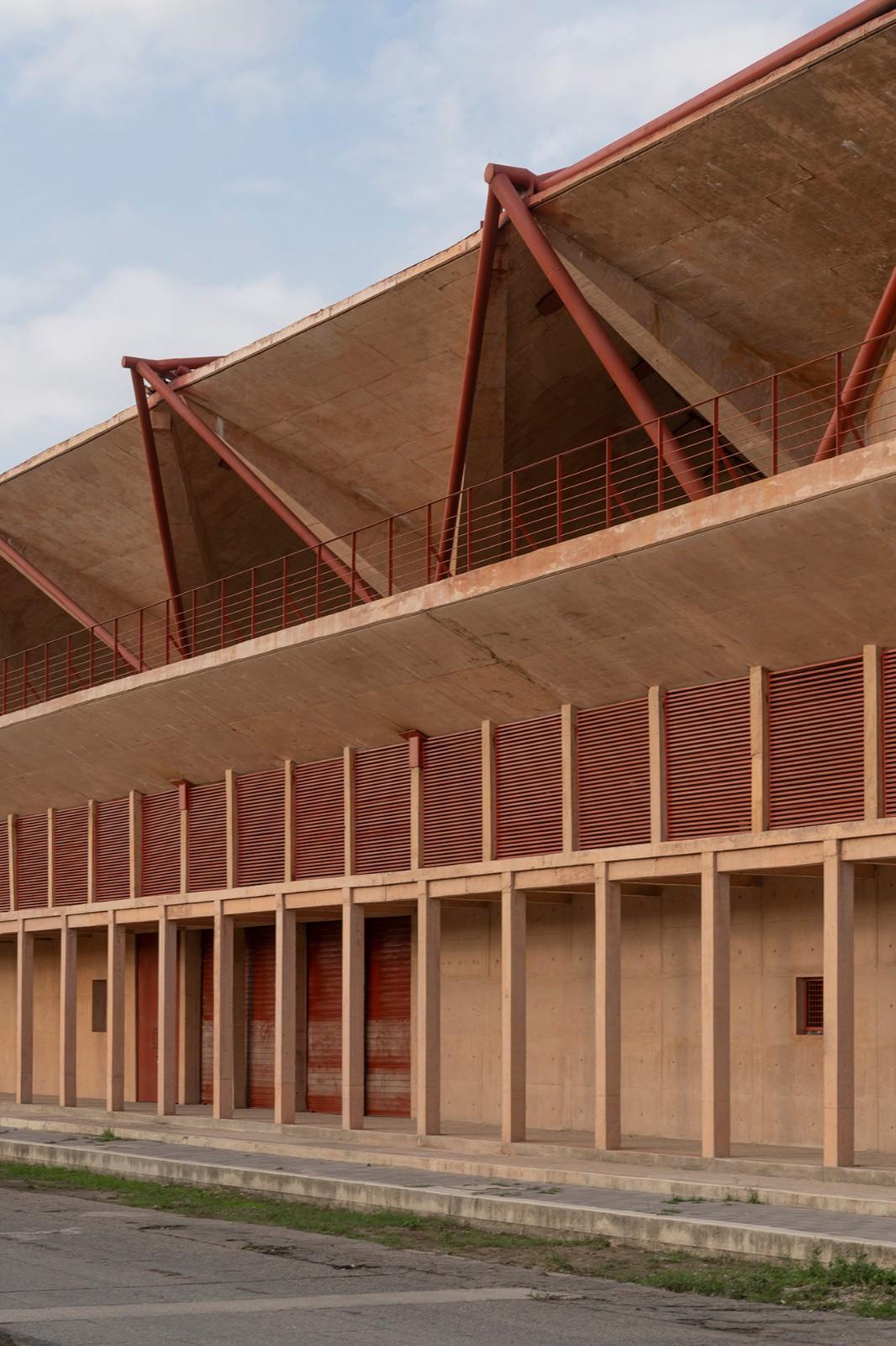 Manuel Vargas Iziquierdo 棒球场与体育中心 / Bernardo Quinzaños + CCA Centro de Colaboración Arquitectónica