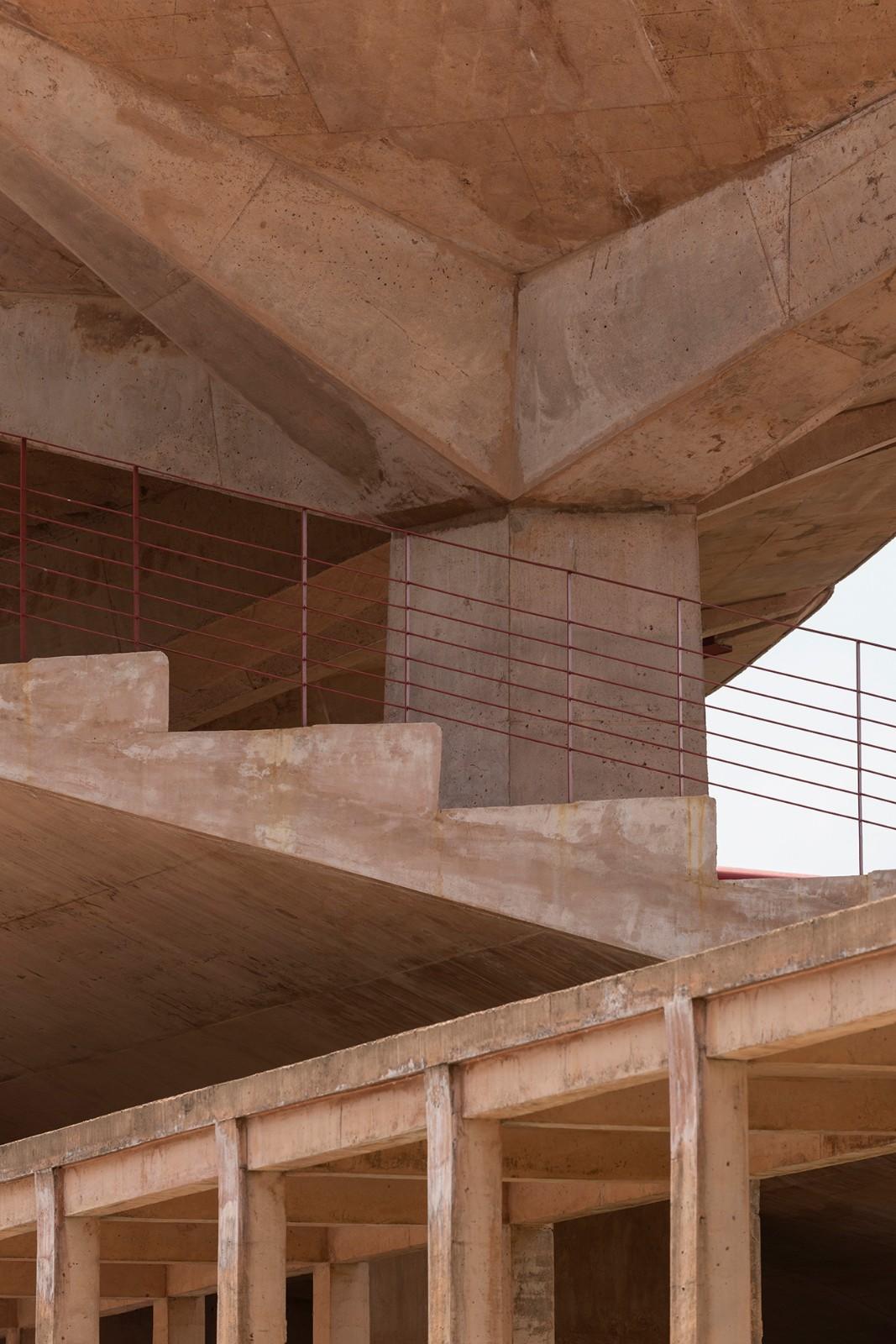 Manuel Vargas Iziquierdo 棒球场与体育中心 / Bernardo Quinzaños + CCA Centro de Colaboración Arquitectónica