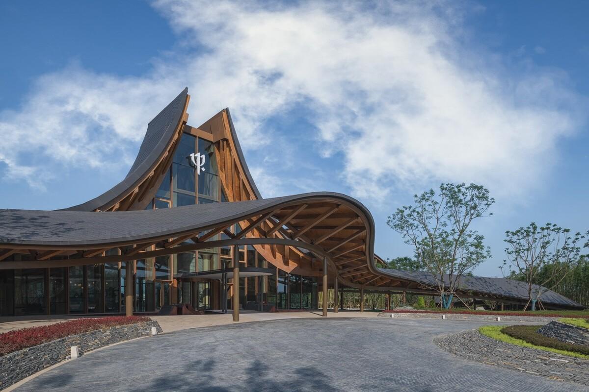 “龙脊”- 地中海黑龙滩度假酒店  / AIM ARCHITECTURE