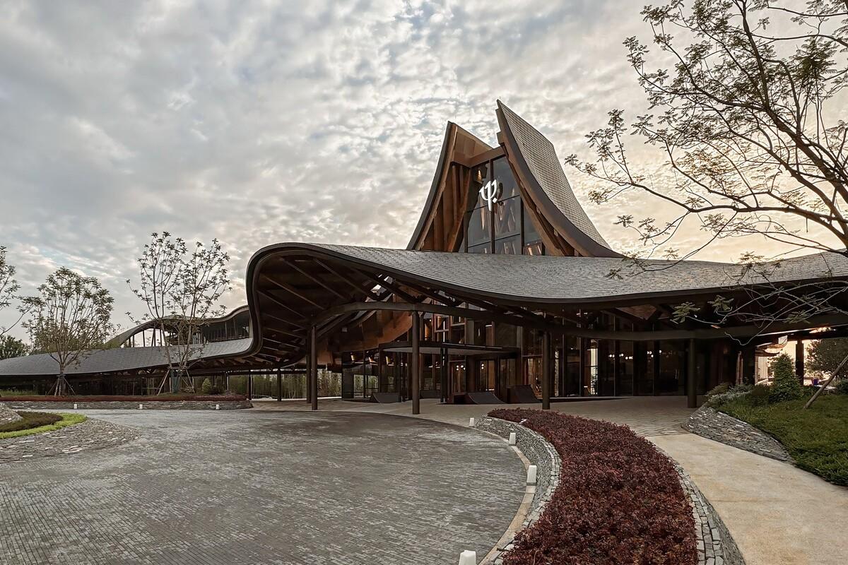 “龙脊”- 地中海黑龙滩度假酒店  / AIM ARCHITECTURE