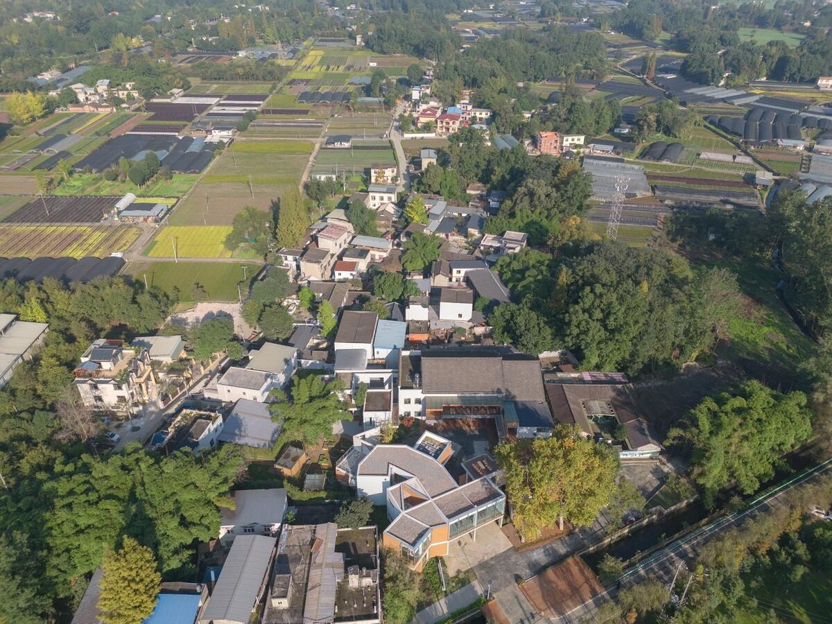 成都温江榜样青年社区 / MAT 超级建筑事务所