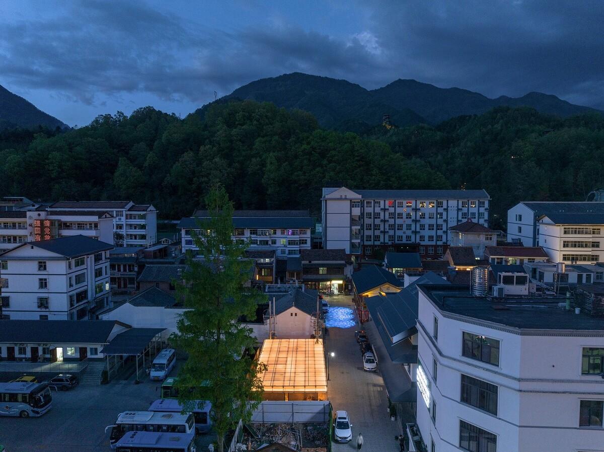 留坝老街红砖公厕 / 尌林建筑设计事务所