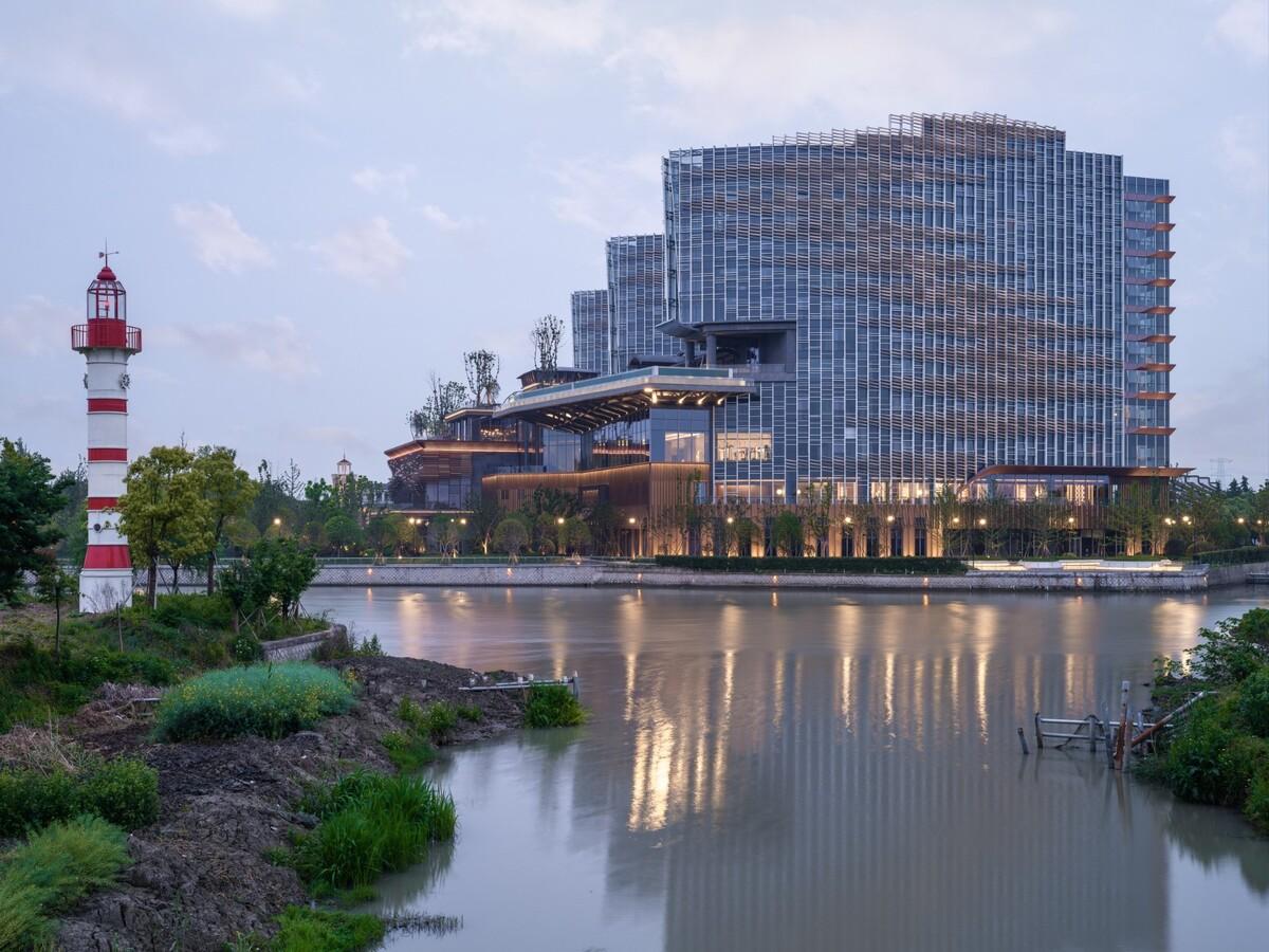 乌镇堤上酒店外立面设计 / 上海直线建筑设计事务所