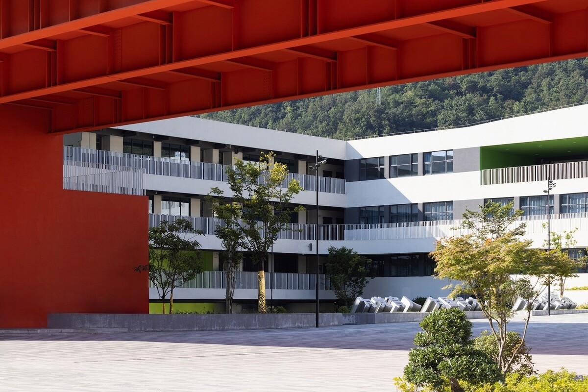 南山五福堂高级中学 / 小写建筑