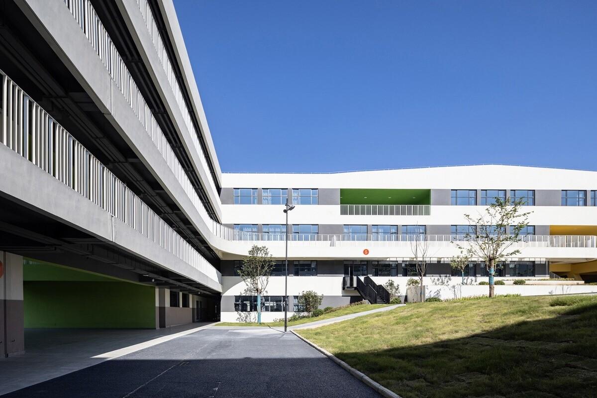 南山五福堂高级中学 / 小写建筑
