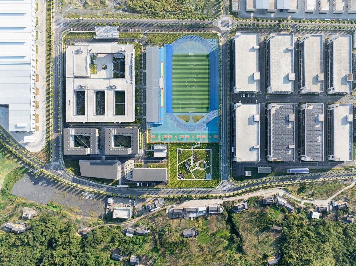 南山五福堂高级中学 / 小写建筑