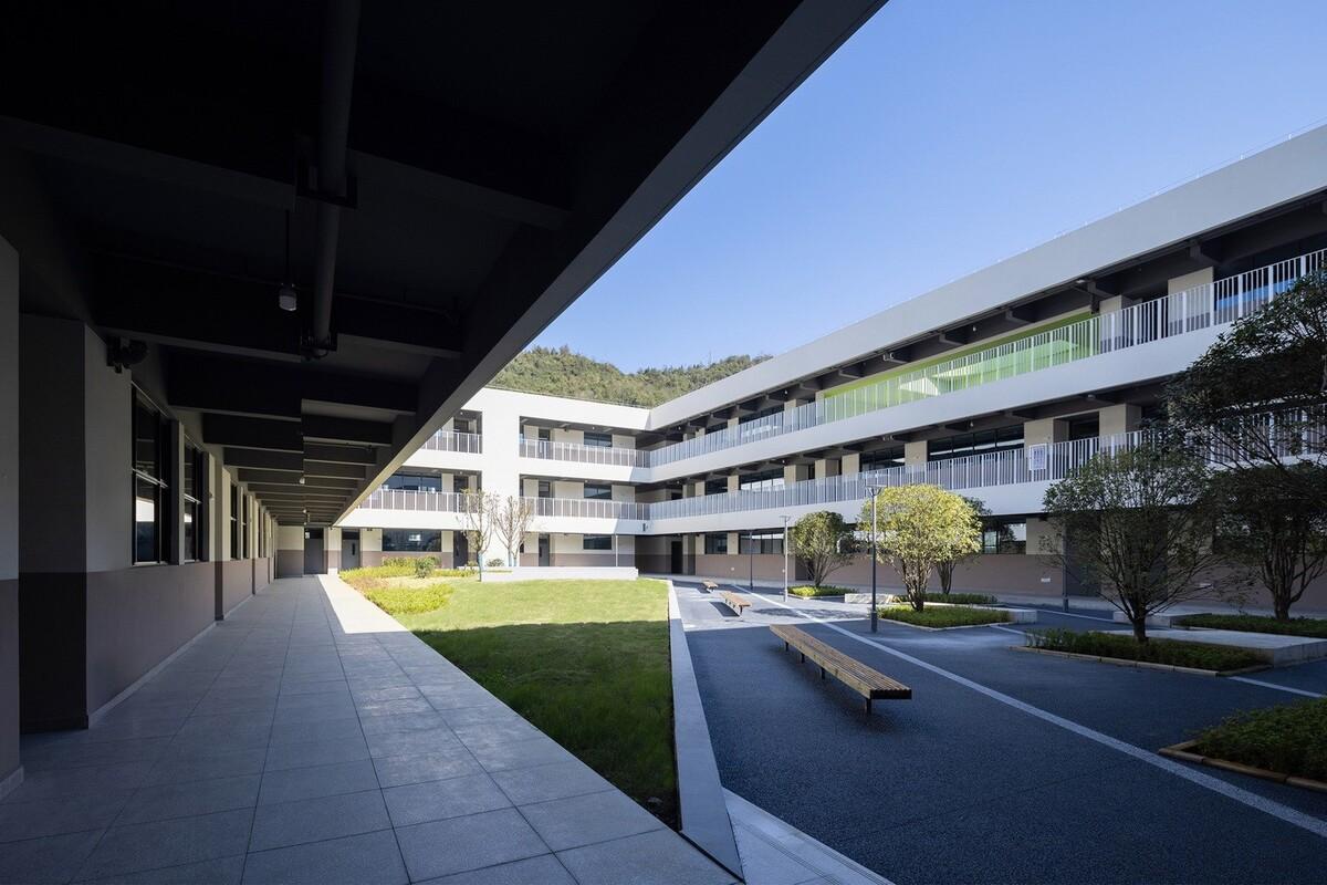 南山五福堂高级中学 / 小写建筑