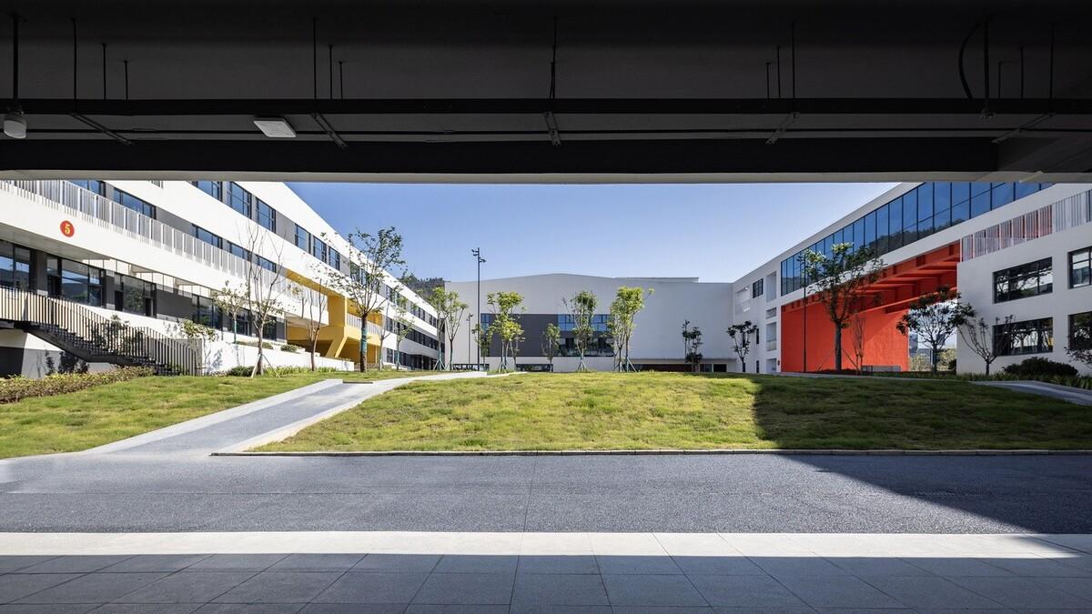 南山五福堂高级中学 / 小写建筑