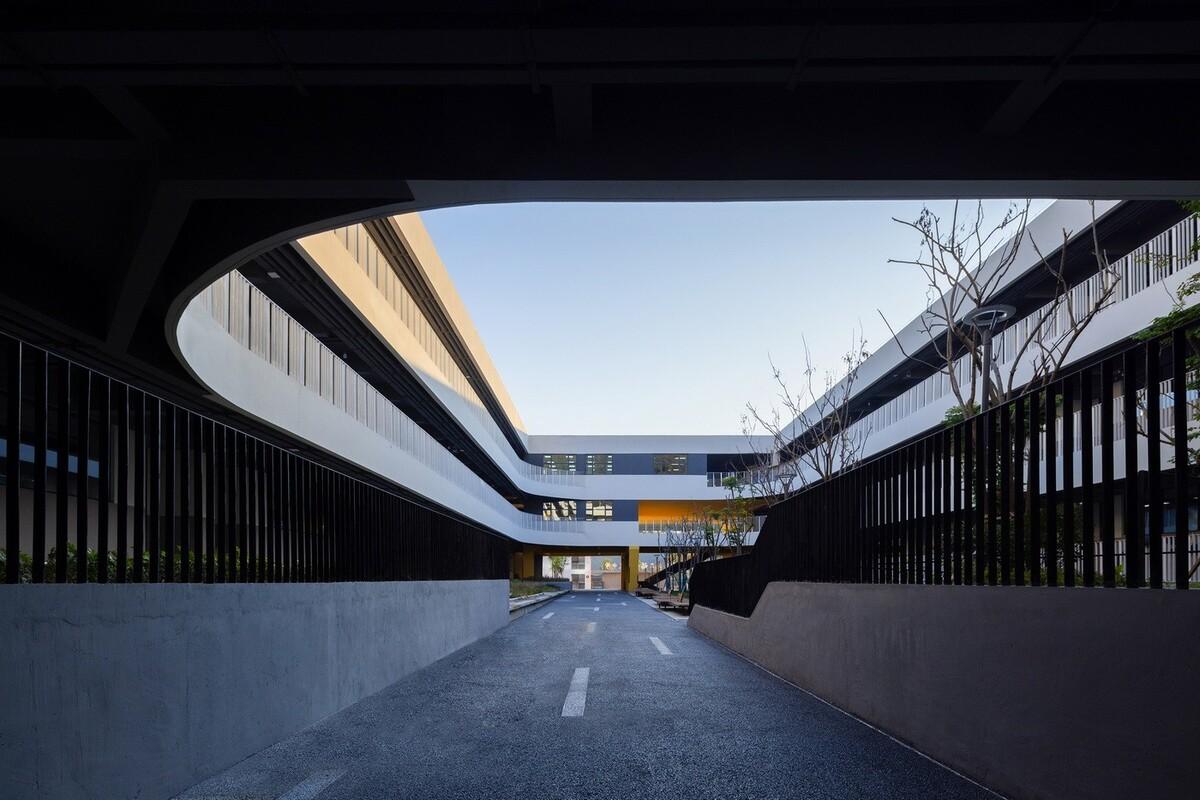 南山五福堂高级中学 / 小写建筑