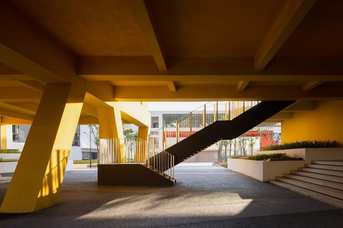 南山五福堂高级中学 / 小写建筑