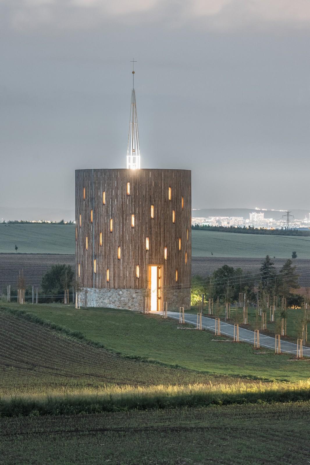 Nesvačilka 圣母教堂 / RCNKSK