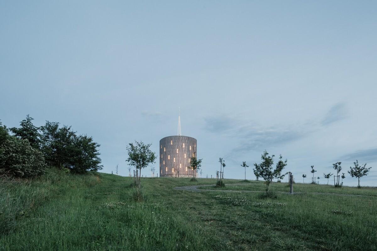 Nesvačilka 圣母教堂 / RCNKSK