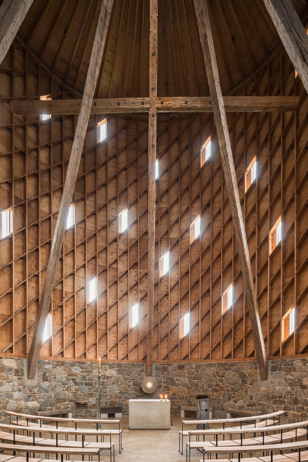Nesvačilka 圣母教堂 / RCNKSK