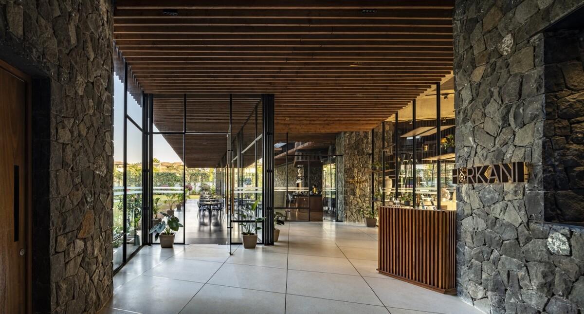 雷迪森度假酒店及水疗中心 / Malik Architecture