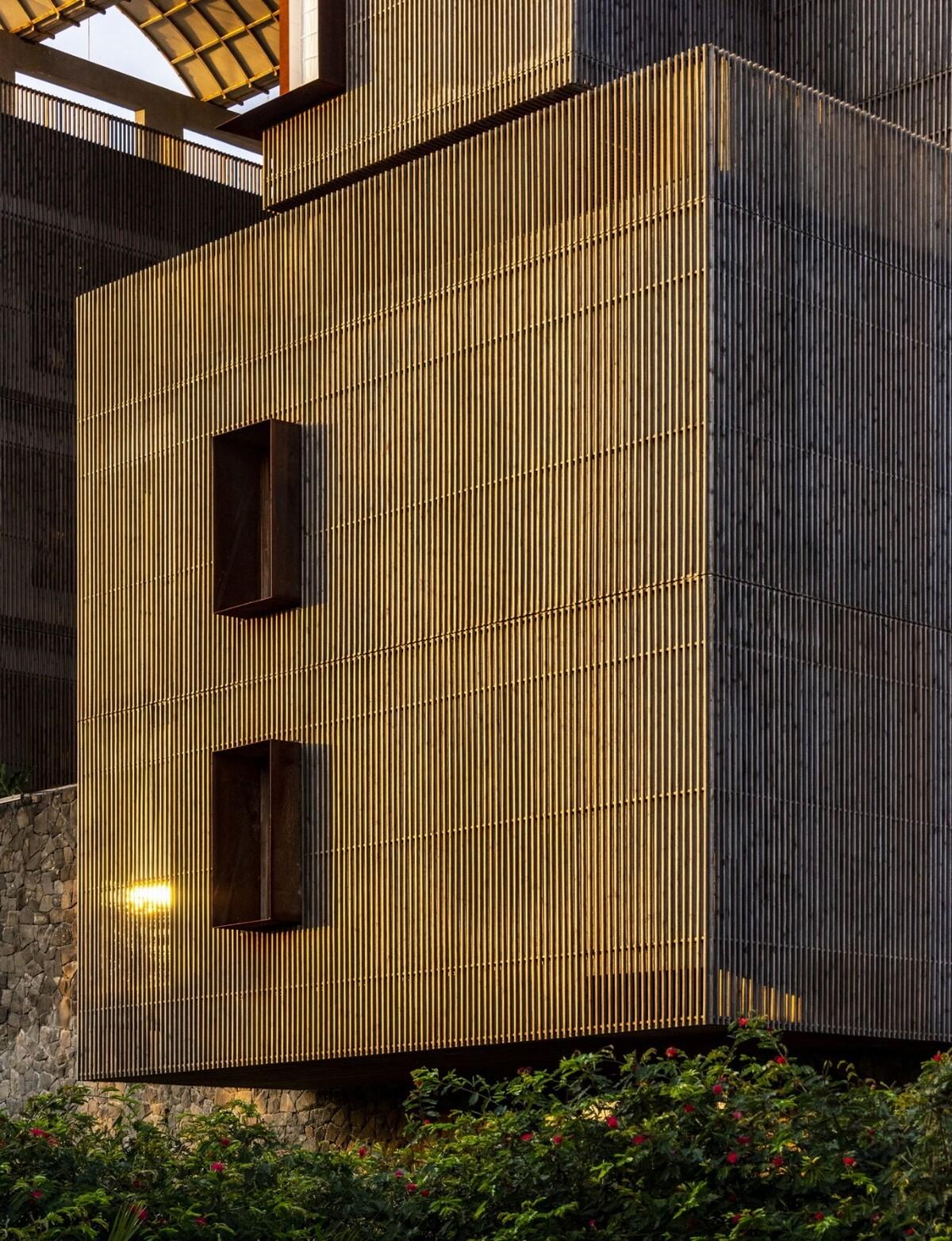 雷迪森度假酒店及水疗中心 / Malik Architecture